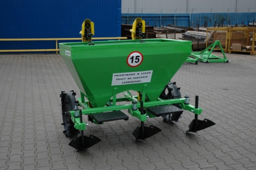 Картофелесажалка Bomet 2х рядная 70\75 (увеличенный бак)