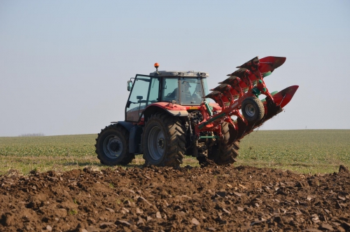 Плуги оборотные PO с болтовой защитой Agromasz
