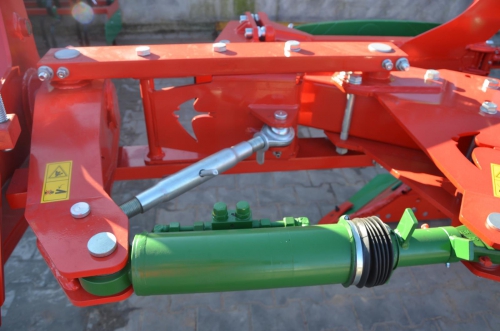 Плуги оборотные PO с рессорной защитой Agromasz