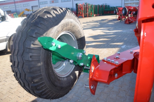 Плуги оборотные PO с рессорной защитой Agromasz