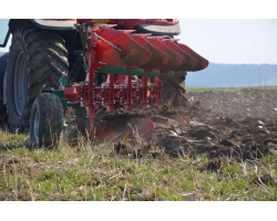 Плуги оборотные PO с болтовой защитой Agromasz